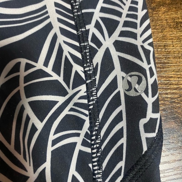 Lululemon Run A Marathon Crop II Pretty Palm Black Angel Wing Size 4 Running - Picture 6 of 10